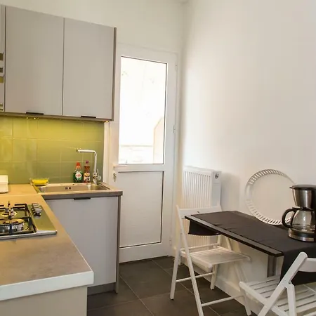 Gazi Area Close To Metro * Athen